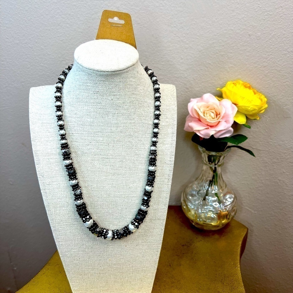 Beaded Pearl Necklace Retro Vintage-look 22” Length Lobster Clasp Closure